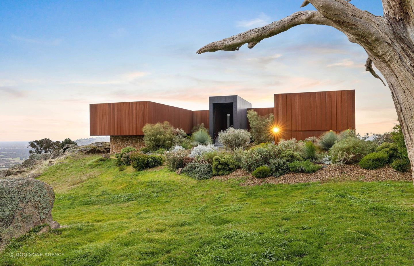 The corten steel used in Euroa House is one of its most unique features