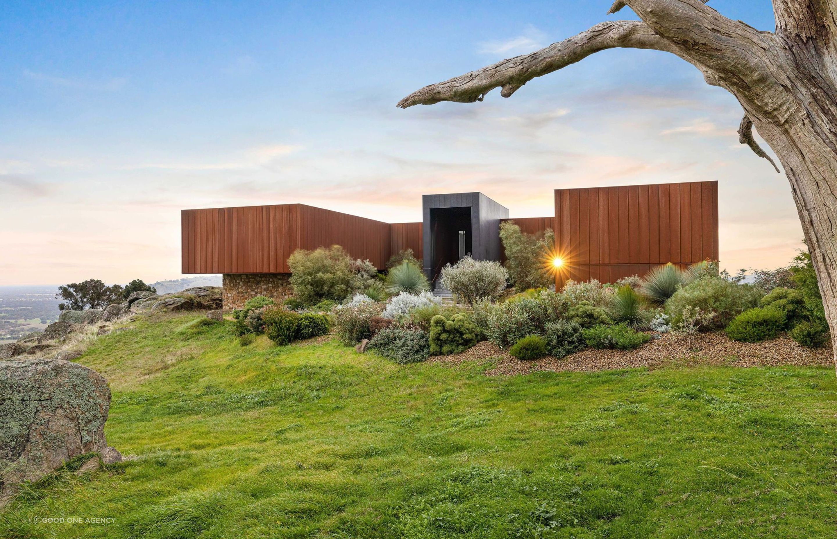 The corten steel used in Euroa House is one of its most unique features