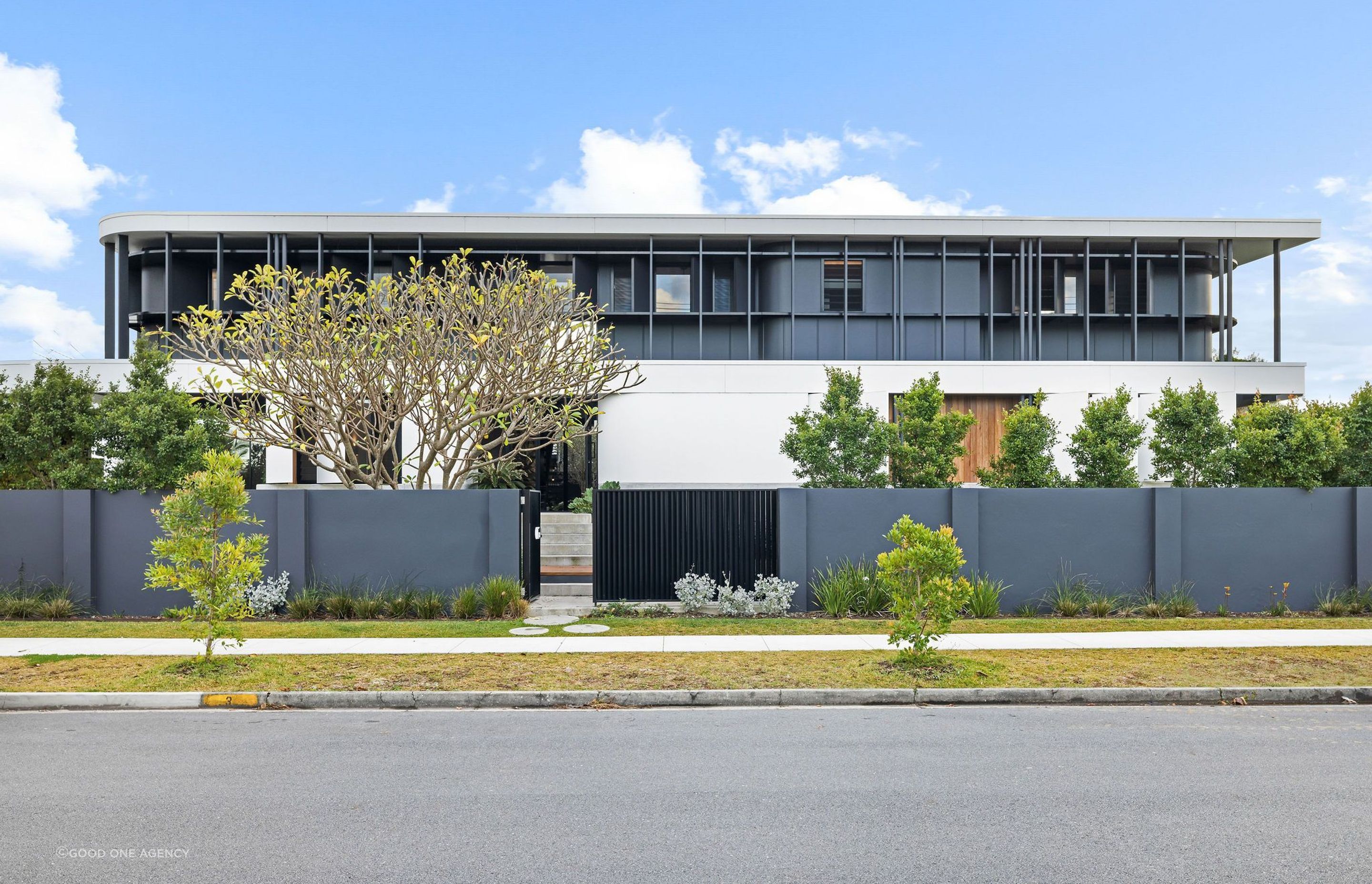 The Eagle House by Justin Humphrey Architects