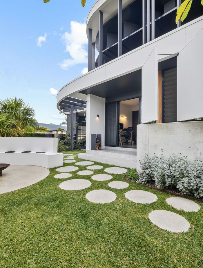 The Eagle House by Justin Humphrey Architects
