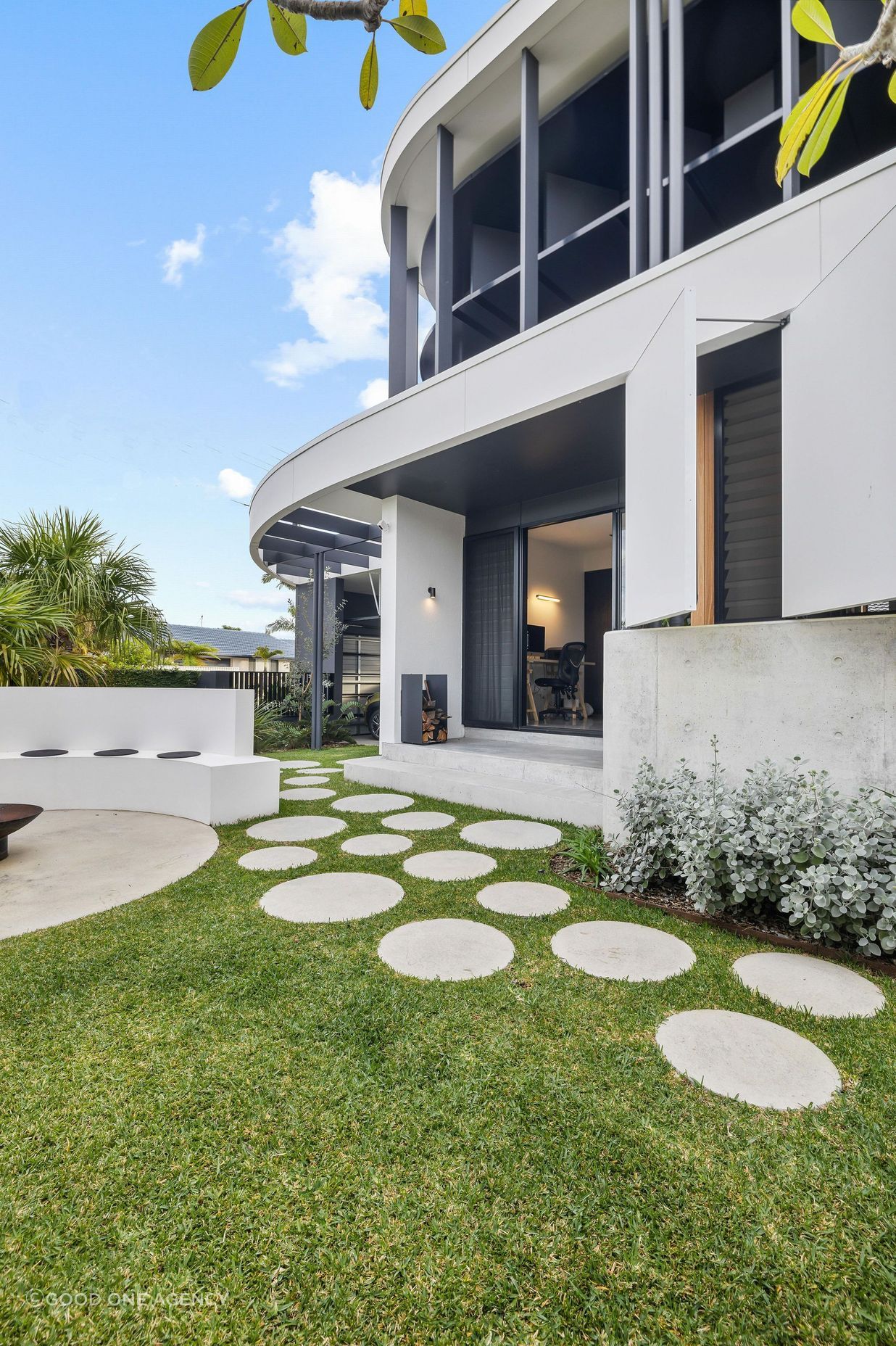 The Eagle House by Justin Humphrey Architects