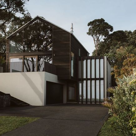 Timeless eco design honours the surrounds of this coastal home