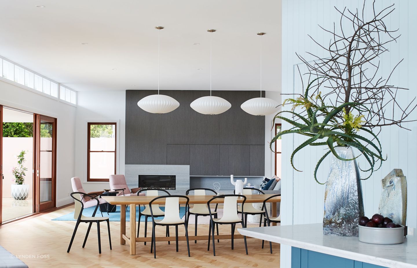 The dining has now been moved to the far side of the upper floor, between the kitchen and formal lounge area.