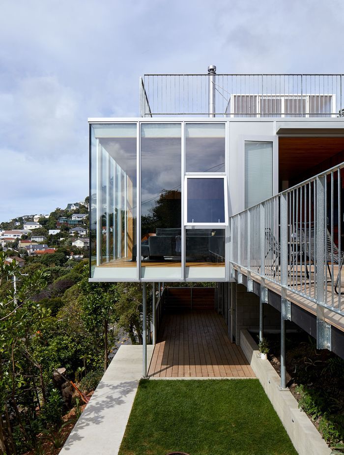 Care was taken to create a lawn that’s sheltered and private despite the steep site.