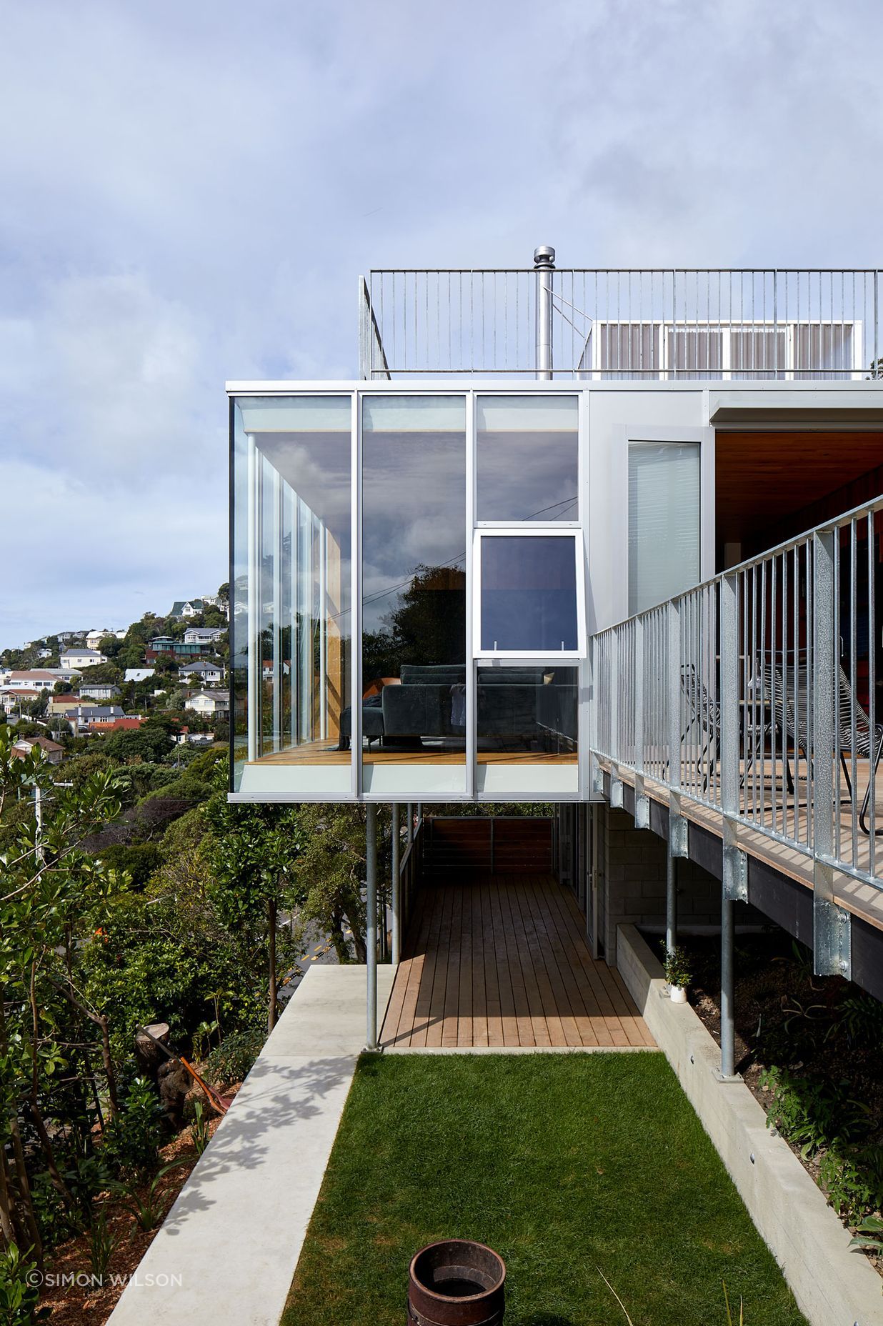 Care was taken to create a lawn that’s sheltered and private despite the steep site.