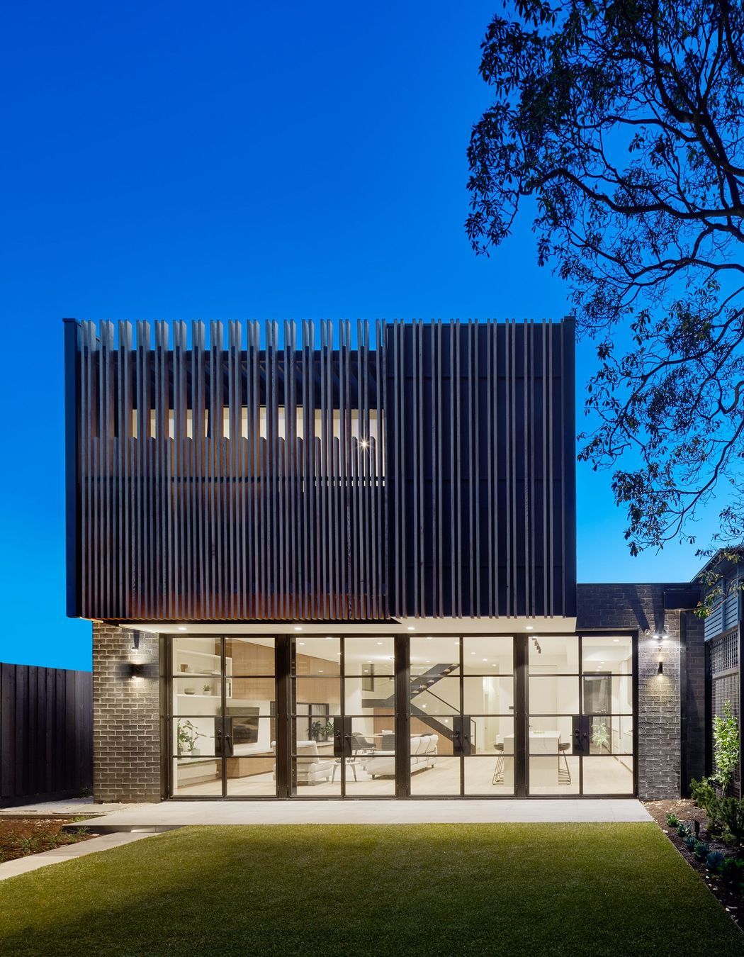 The timber slats speak to the interior materiality of the extension and complete the visual identity of the home's rear.