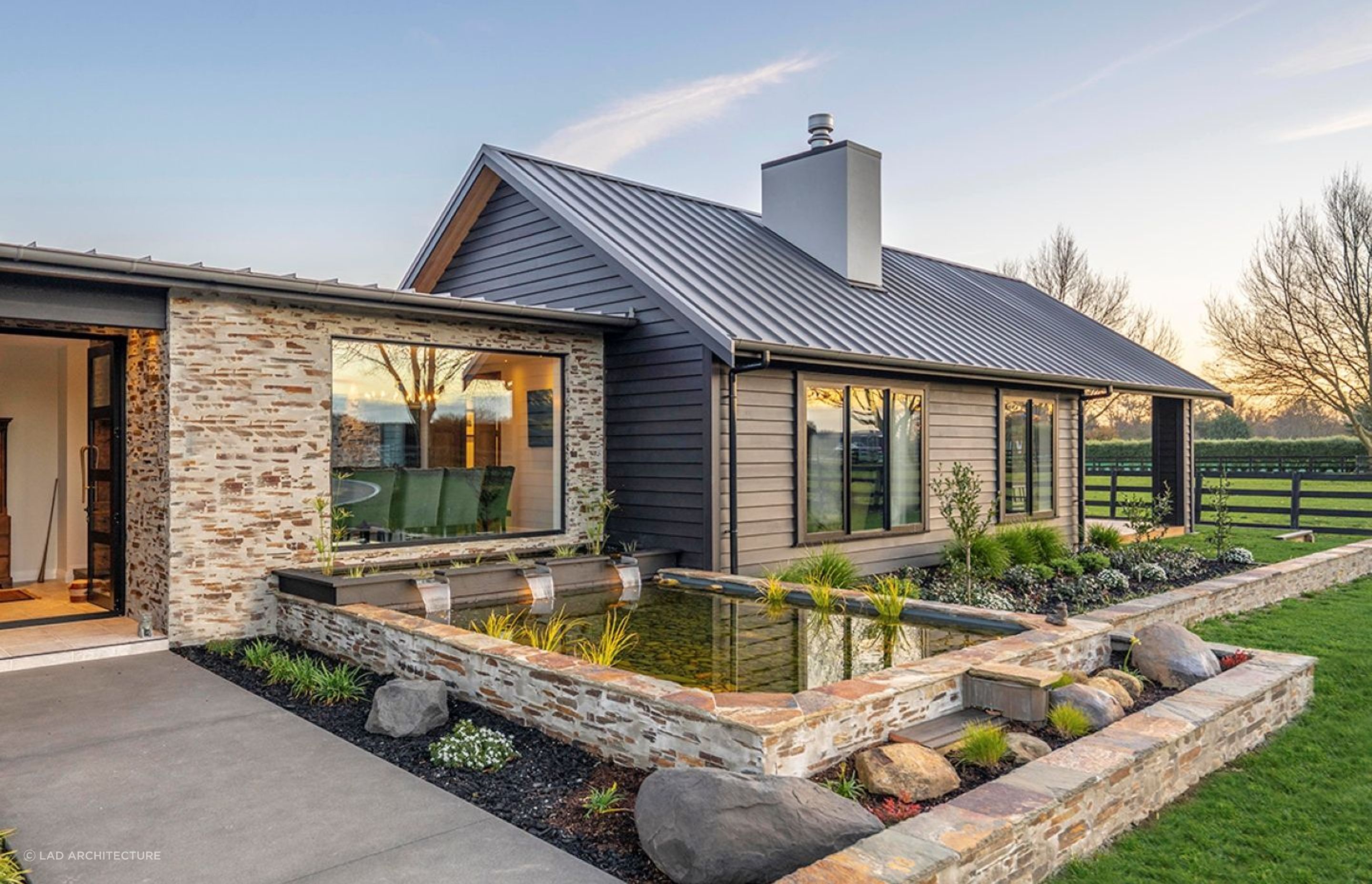 The garden water feature is a delightful addition to the outdoor space. | Photography: Locus Creative