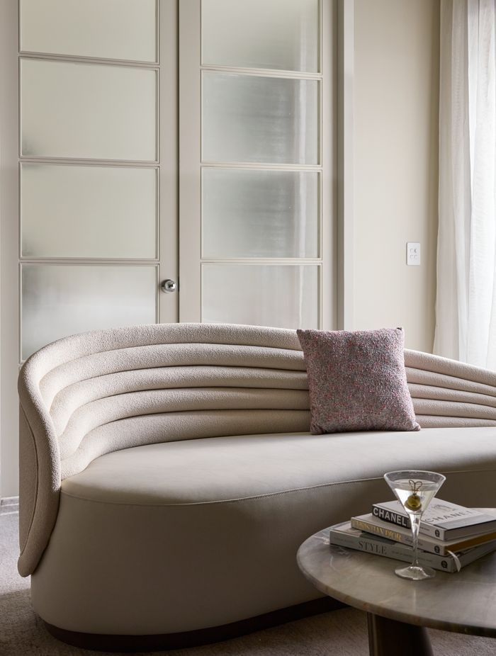 The foyer speaks to the ‘masculine’ aspects of Art Nouveau, while the hotel’s rooms and suites have a more ‘feminine’ feel.