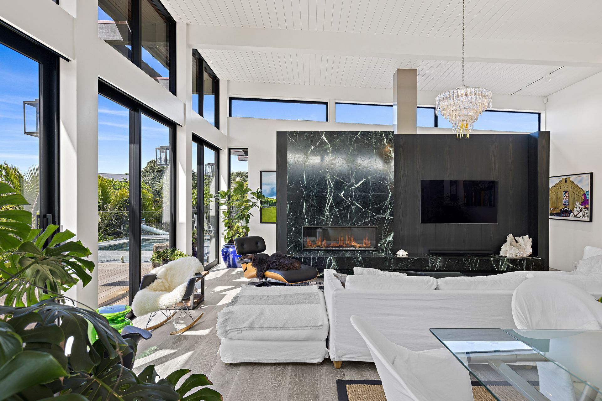Stunning Viridian Green Marble surrounds the Escea DSC400 Fireplace.