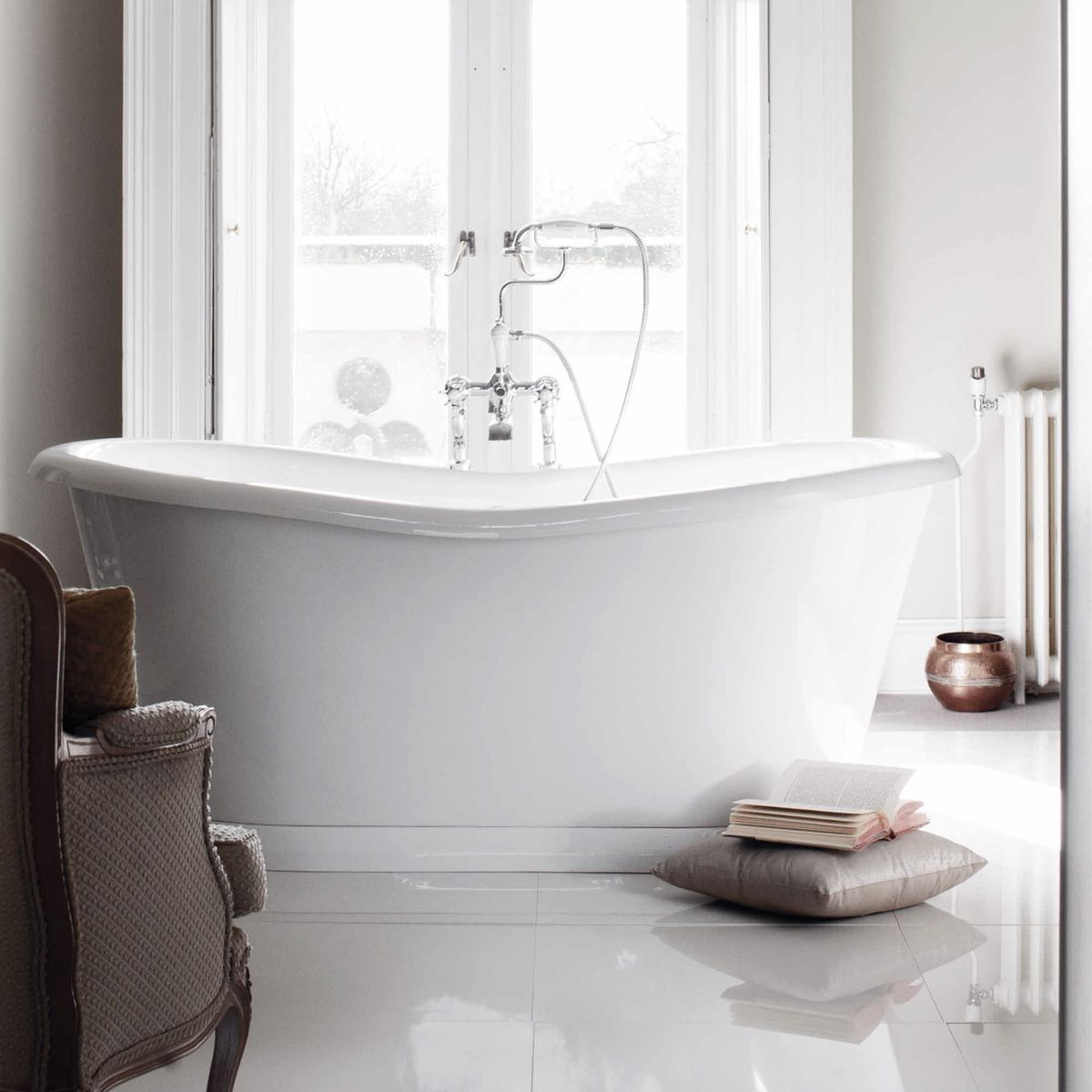 Bath vs shower: water usage, cleanliness and other FAQs