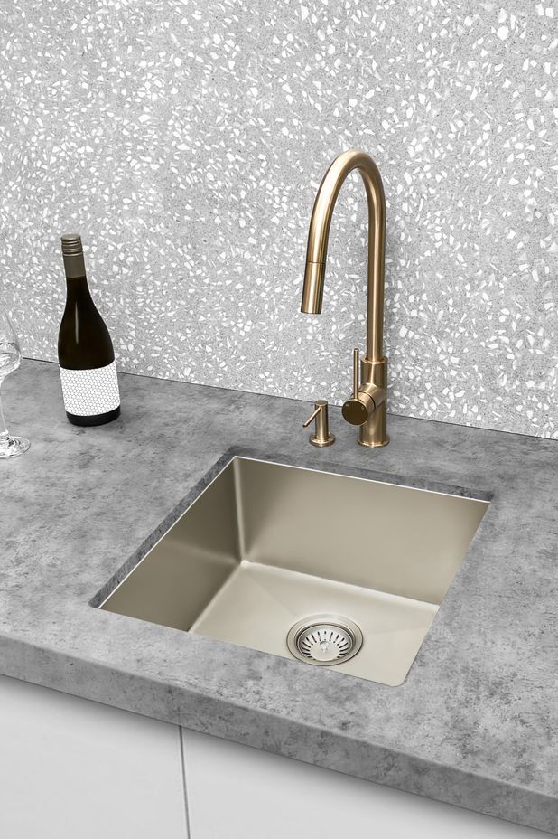 Round Piccola pull-out kitchen mixer tap in Champagne by Meir
