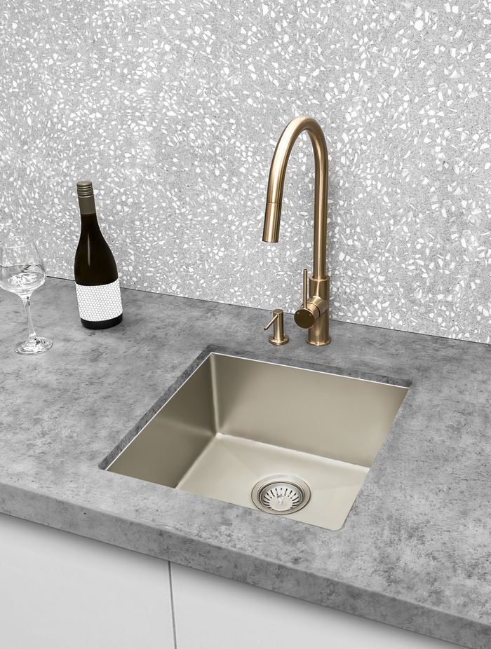 Round Piccola pull-out kitchen mixer tap in Champagne by Meir