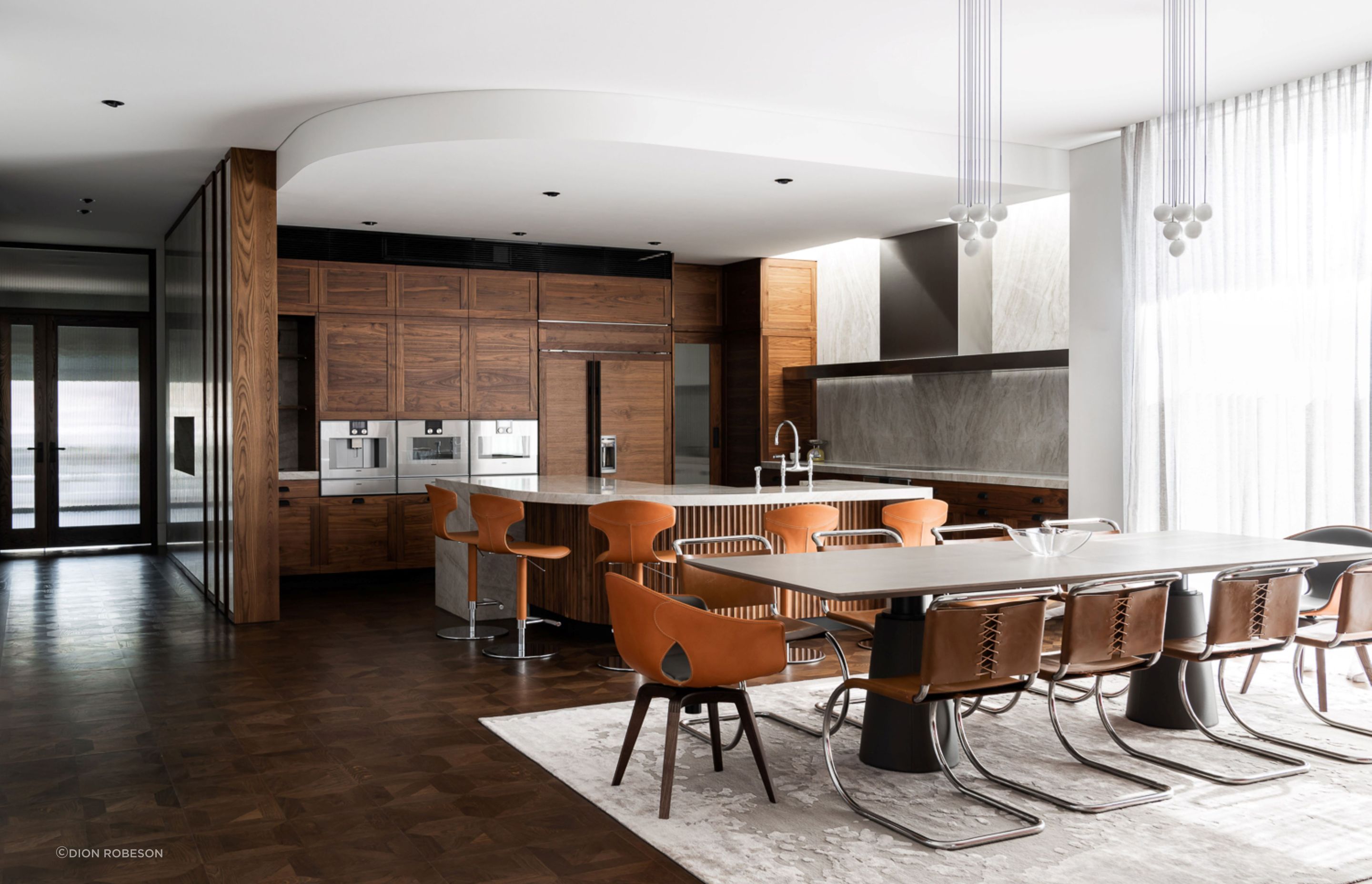 The rich and opulent solid oak parquet floors reference Art Deco architecture.