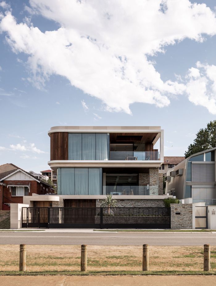 The Art Deco curves of the street-facing elevation reflect the Art Deco inspiration behind the design.