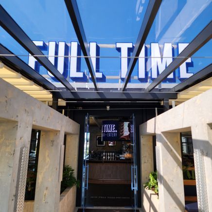 Ingenious glazing design for New Zealand’s Full Time Sports Bar