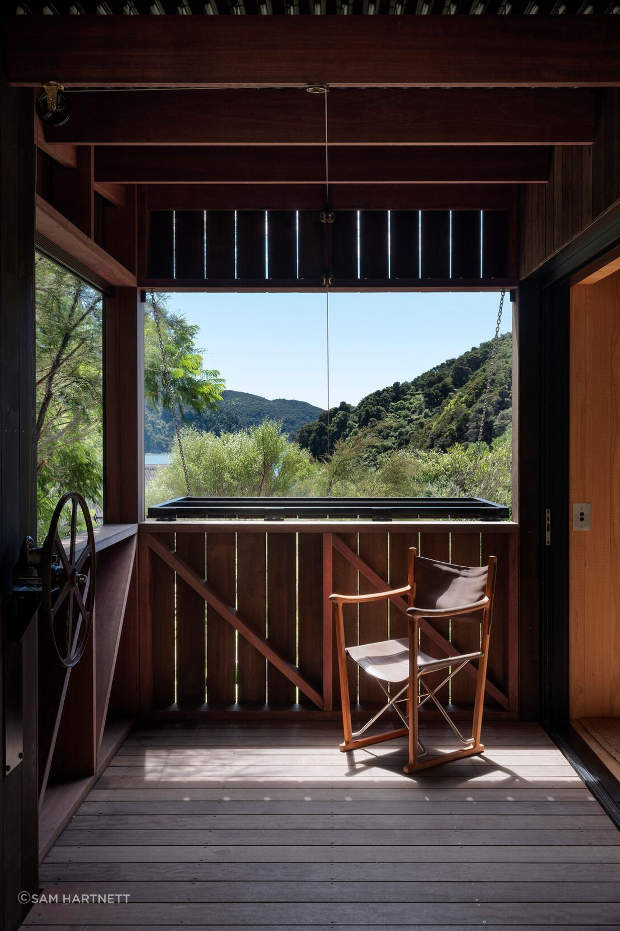 The scent of locally sourced totara and macrocarpa permeates the interior spaces.