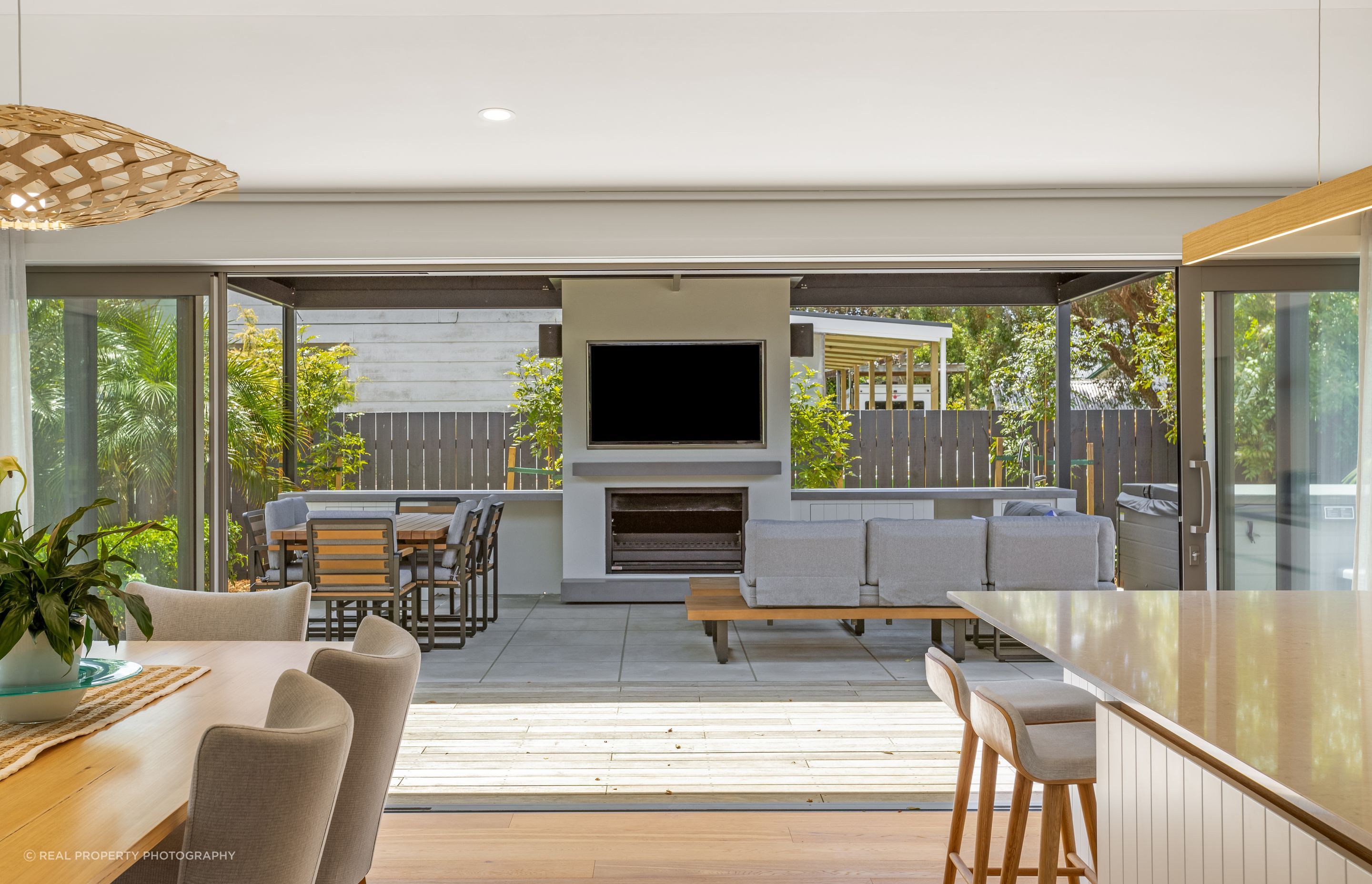 The owners requested indoor and outdoor flow that could accommodate their love for entertaining and outdoor living.