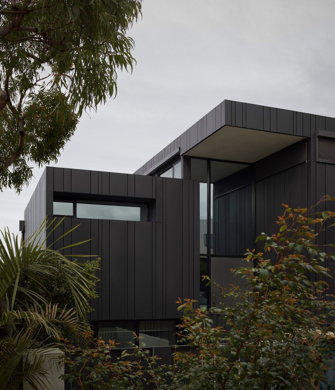 Thitchener investigated the process and pushed the creative limits, specifying different widths of the panels.