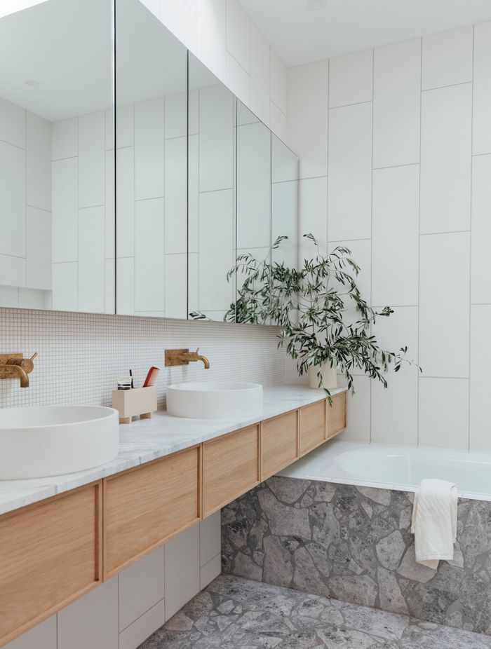 An ensuite uses a light, fresh material palette.