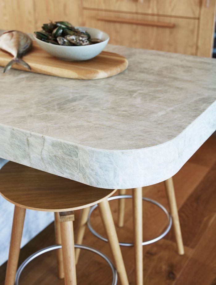 Creating the rounded corners was not easy. “The process was quite technical,” says Natalie, but the end result is practical for moving around the kitchen, as well as pleasing to the eye.