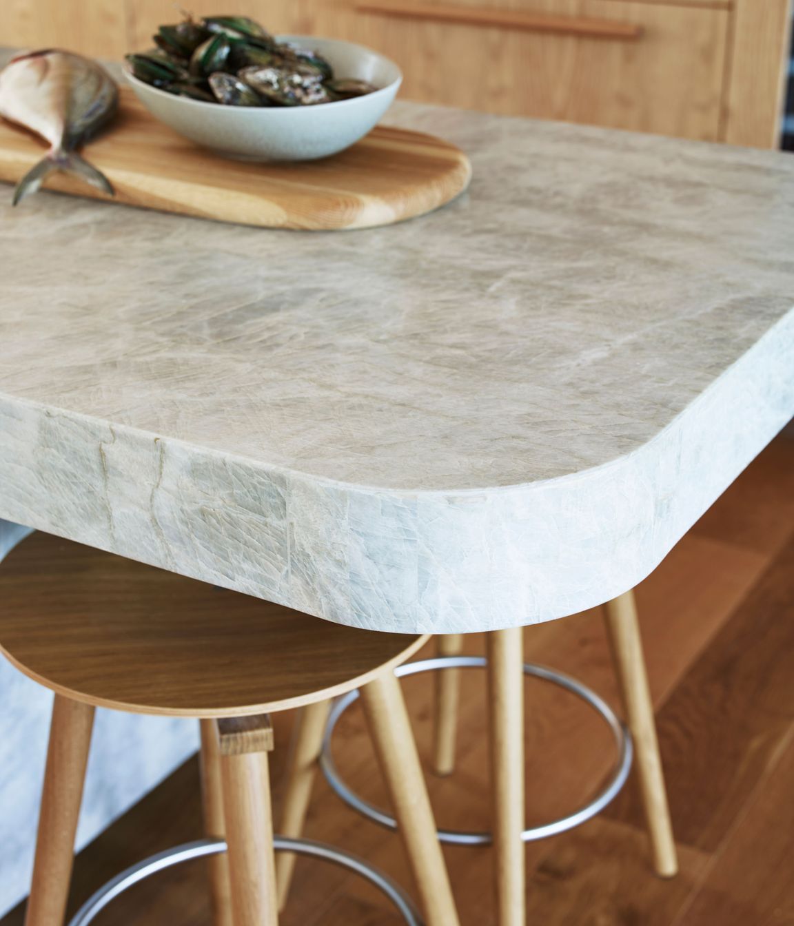 Creating the rounded corners was not easy. “The process was quite technical,” says Natalie, but the end result is practical for moving around the kitchen, as well as pleasing to the eye.