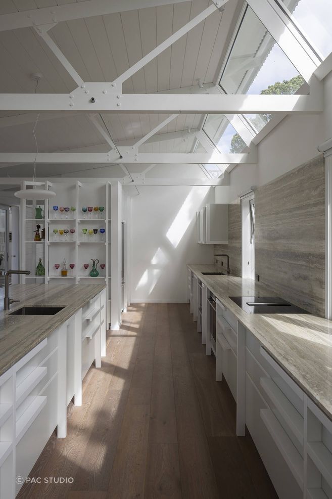 From sunrise to sunset, light is invited into the interior spaces, resulting in a warm, bright living environment.
