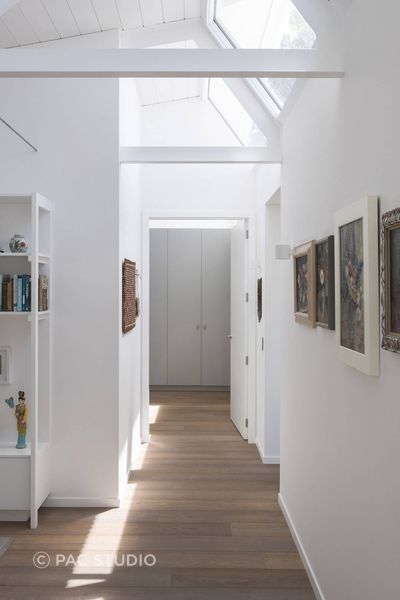 The home’s plan follows a rational grid, but the intricacy lies in the section with raking windows, roof edges, and the carefully integrated structural frame.