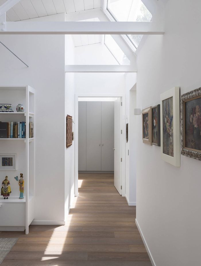 The home’s plan follows a rational grid, but the intricacy lies in the section with raking windows, roof edges, and the carefully integrated structural frame.