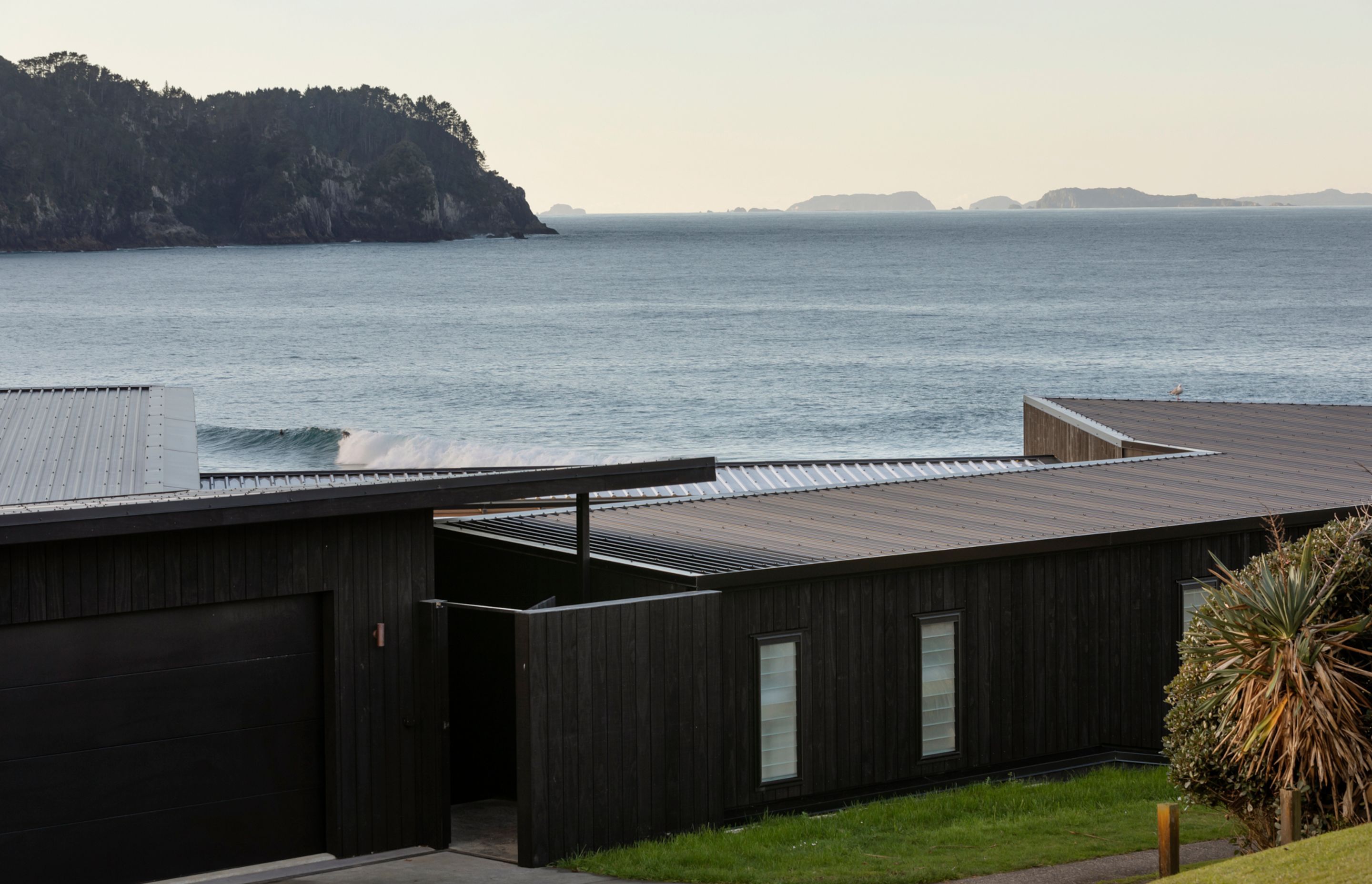 The new beach house at Hot Water Beach in Coromandel is a getaway for an extended family in Auckland, by Mike Dowsett and Lindley Naismith of Scarlet Architects.