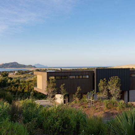 A cedar-clad coastal retreat celebrates modernist design