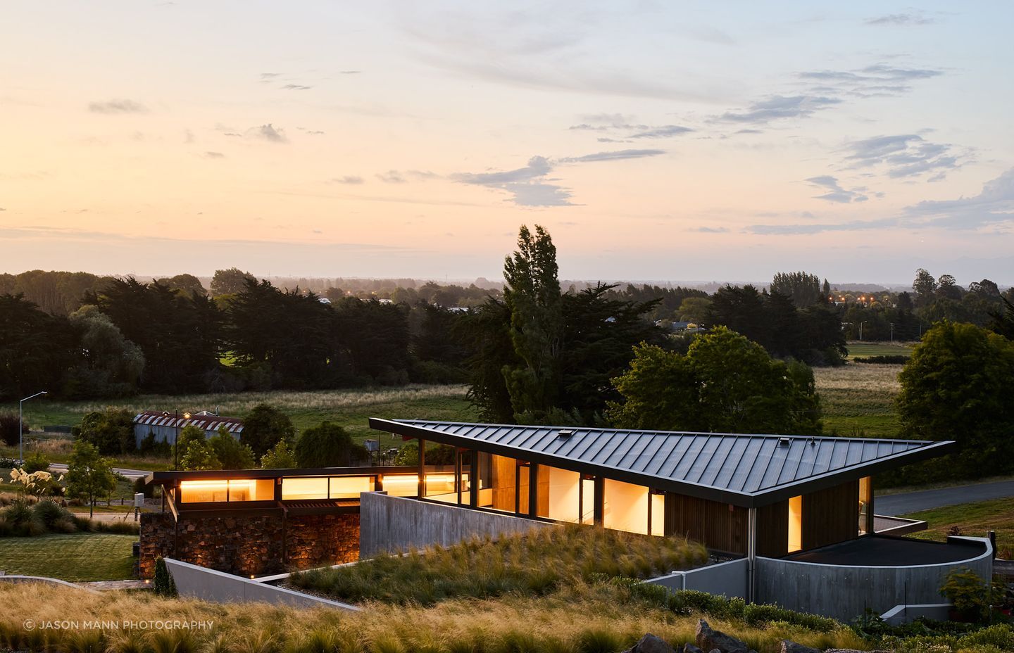 In a microcosmic reflection of the natural environment, the home's form references the earth and the sky.