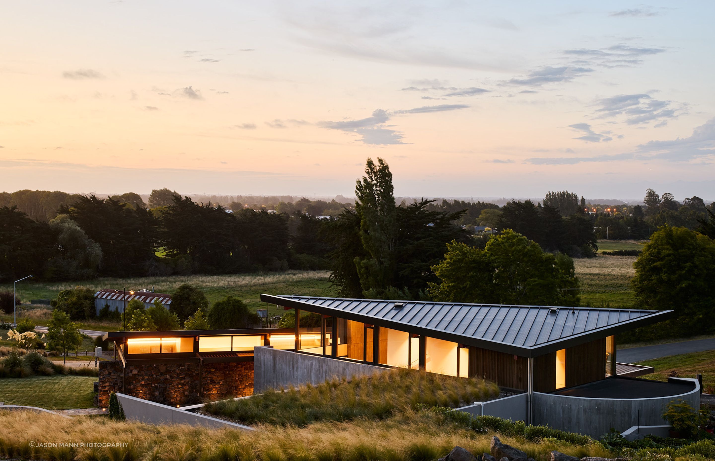 In a microcosmic reflection of the natural environment, the home's form references the earth and the sky.