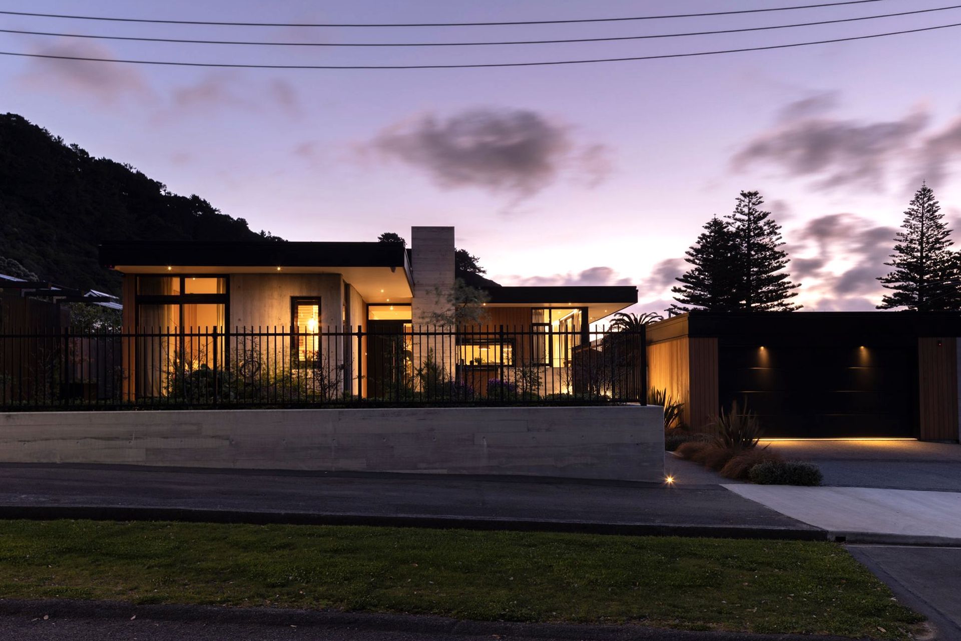 “The house incorporates a warm roof construction that allows us to better control the internal thermal environment and reduce overall heating demands,” says Richard.
