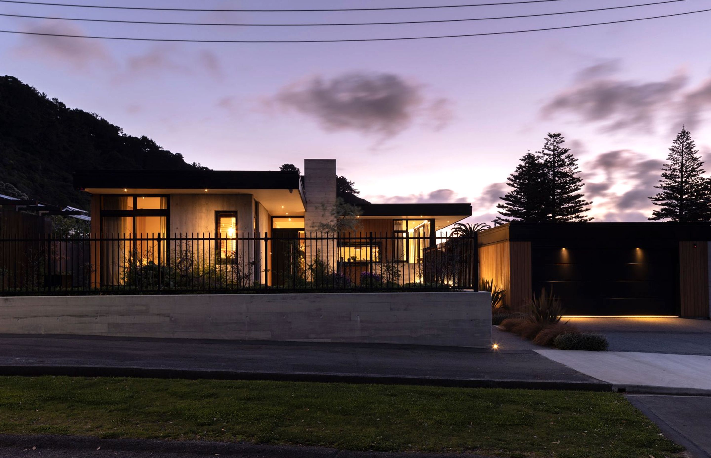 “The house incorporates a warm roof construction that allows us to better control the internal thermal environment and reduce overall heating demands,” says Richard.