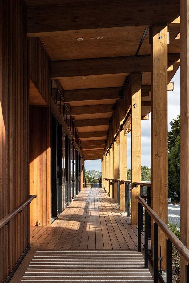 The design was originally going to feature circular motifs, but this was gradually changed to more linear patterns.