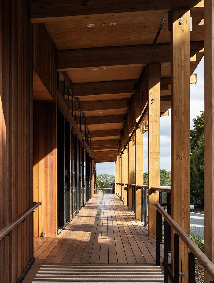 The design was originally going to feature circular motifs, but this was gradually changed to more linear patterns.