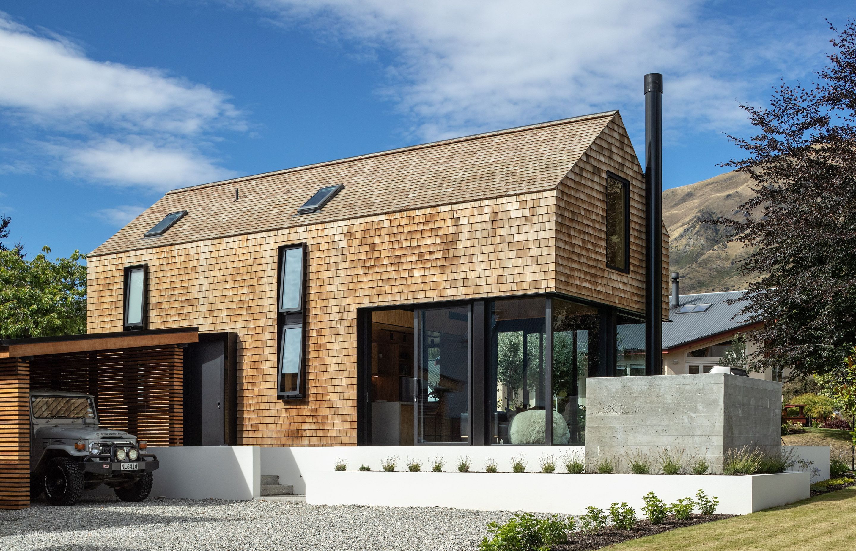 The cedar-shingled tiny house was built on a family-owned section in Wanaka, says Barry Condon of Condon Scott Architects. “The brief was for something that was compact that utilised the space as densely as possible. So I think we delivered on that front.”