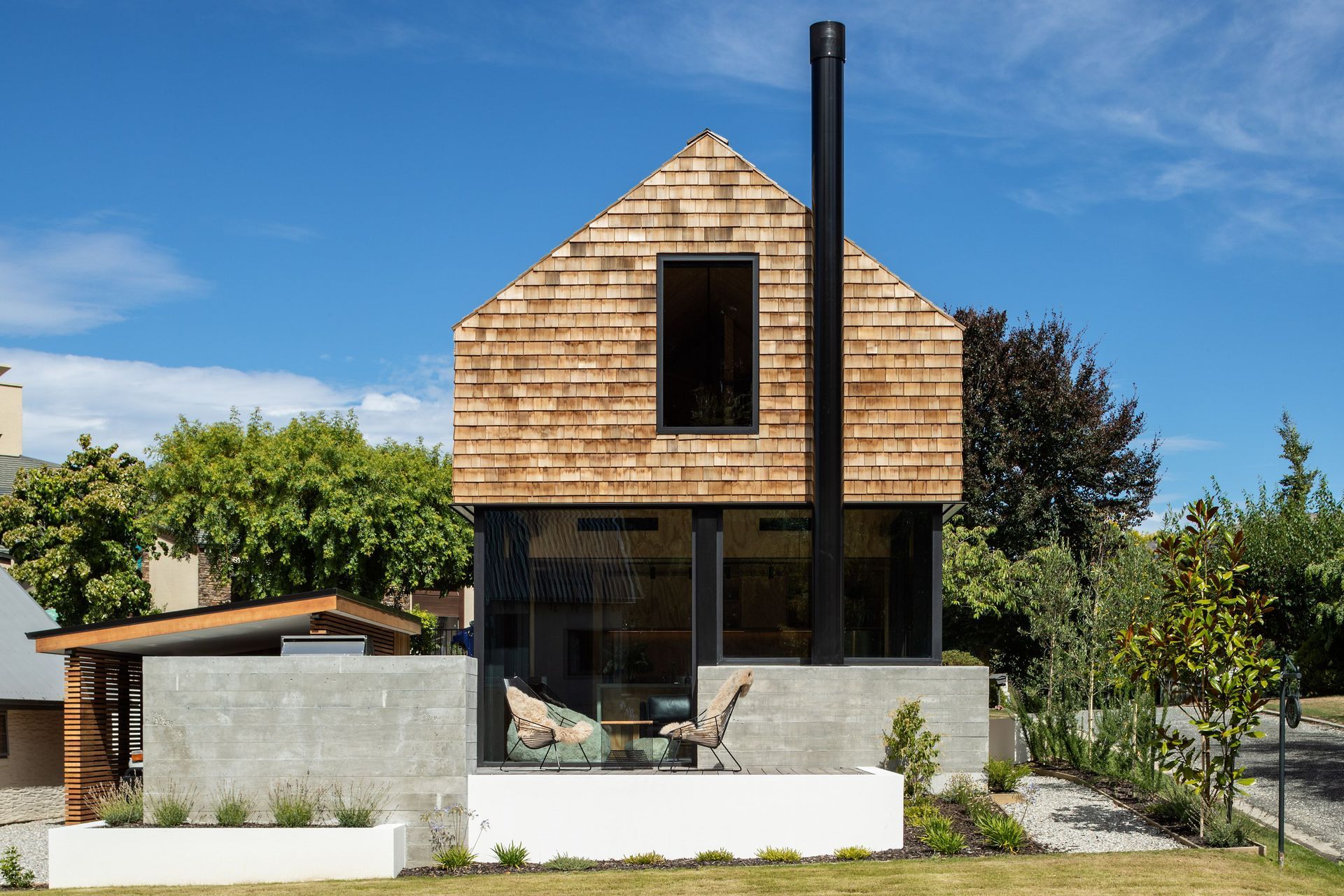 “The palette externally is just cedar and black joinery and then we have a couple of precast concrete elements just to give it a bit of roughness with the cedar,” says Barry. The careful design means there are no gutters or downpipes, retaining the clean detailing.