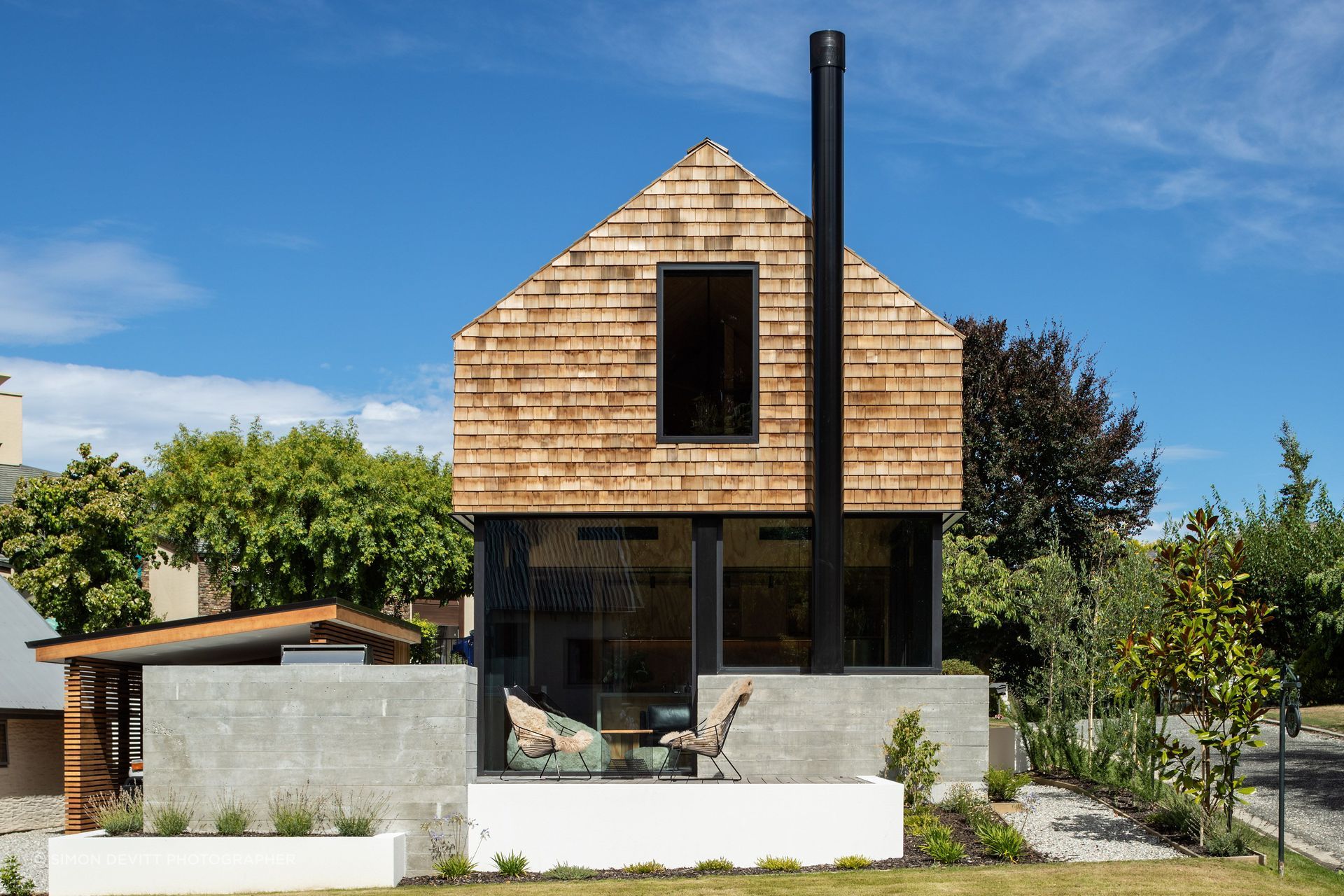 “The palette externally is just cedar and black joinery and then we have a couple of precast concrete elements just to give it a bit of roughness with the cedar,” says Barry. The careful design means there are no gutters or downpipes, retaining the clean detailing.