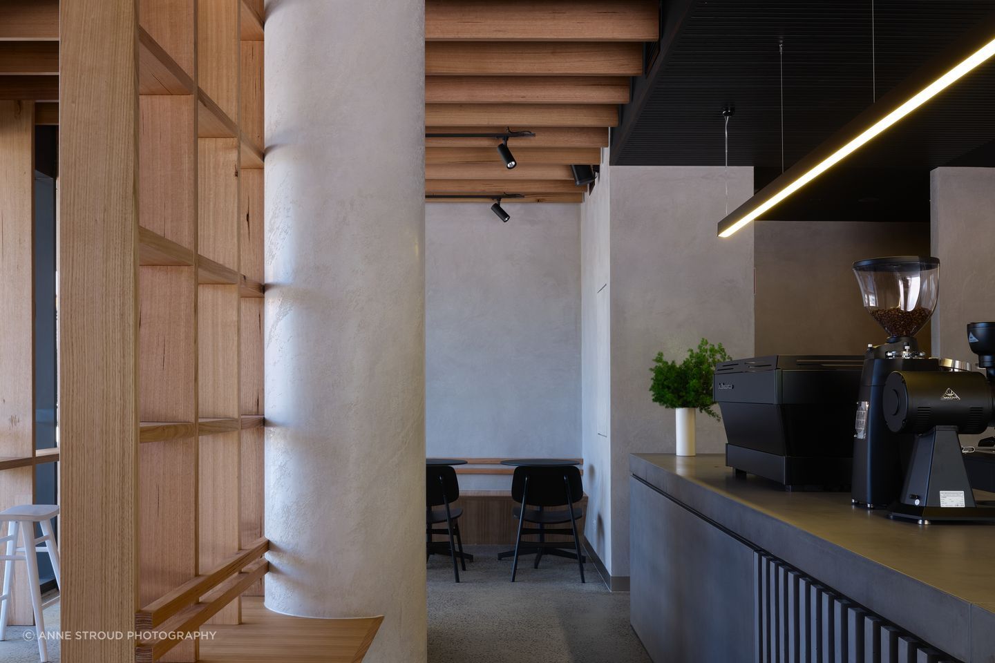“It was important to create a flow from the entry to the serving section, and then a flow out. This layout accommodates a clean flow of traffic," says Bridget.