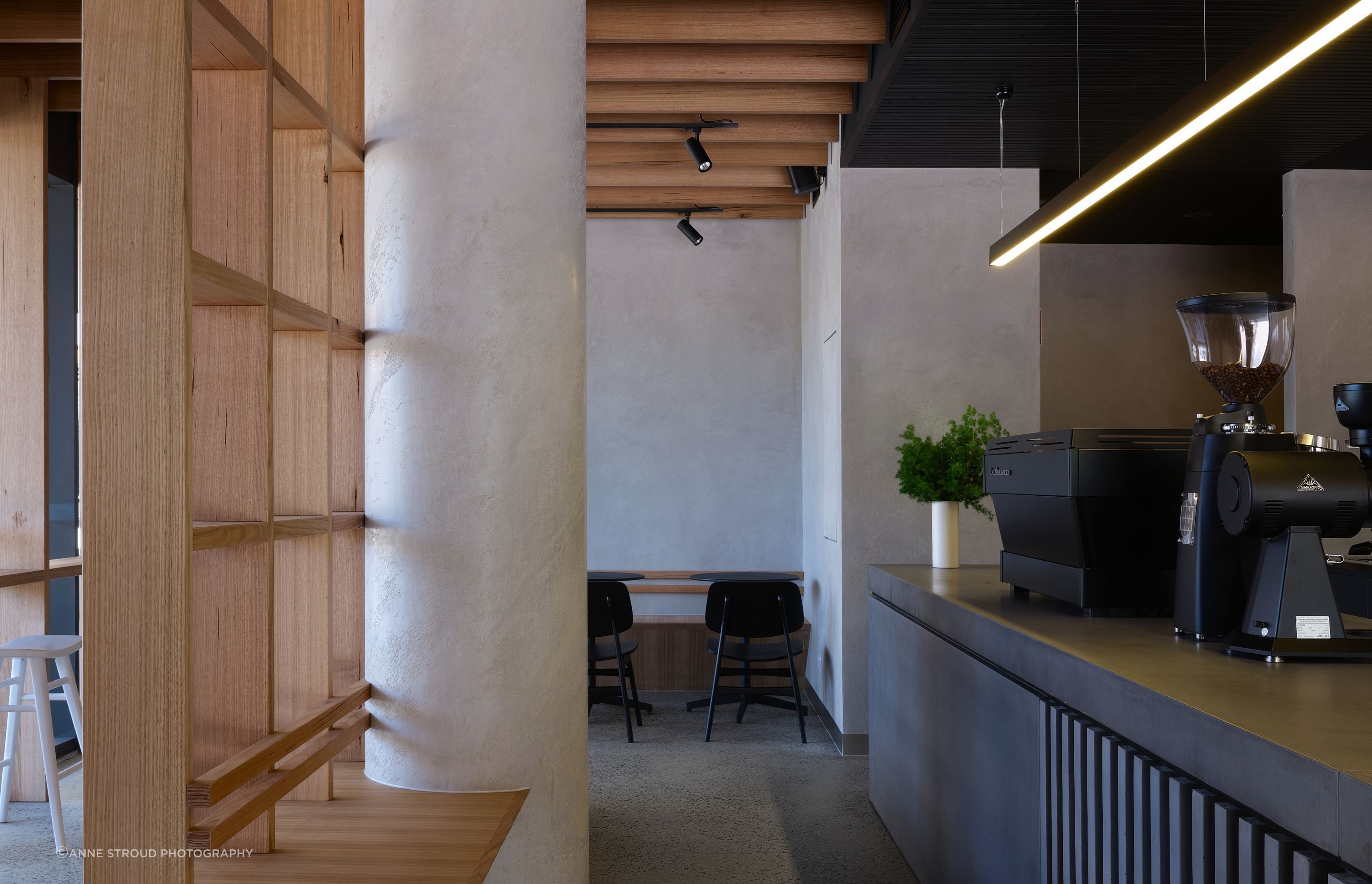“It was important to create a flow from the entry to the serving section, and then a flow out. This layout accommodates a clean flow of traffic," says Bridget.