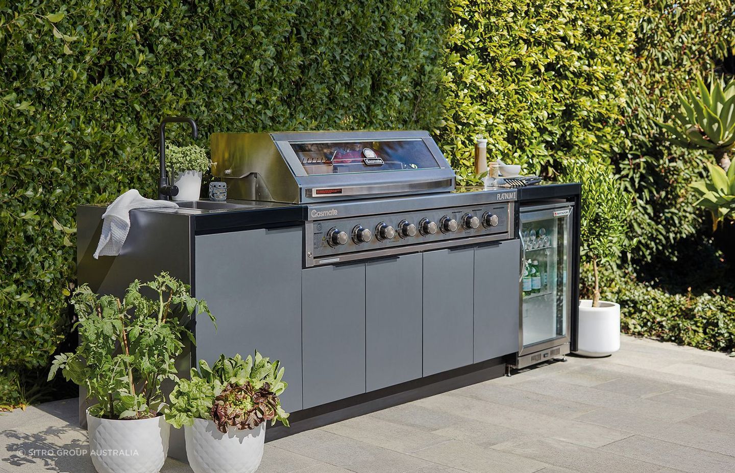 You can create the perfect outdoor kitchen with customisable options like the AlfrescoPlus BBQ Module &amp; Air Frame