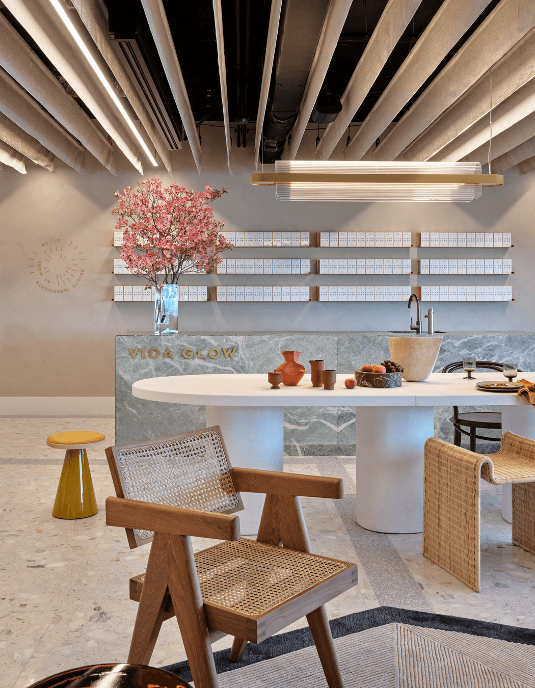 The lobby combines terrazo flooring with scupltural furniture and feminine colours to showcase the brand's identity.