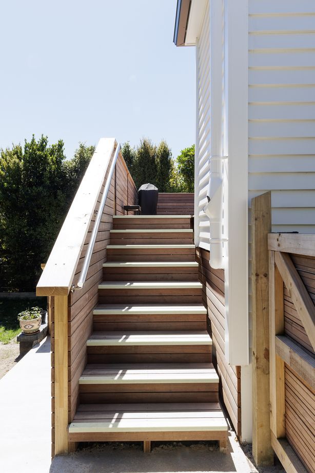 High-spec Kanda hardwood has been used for decking and balustrades.