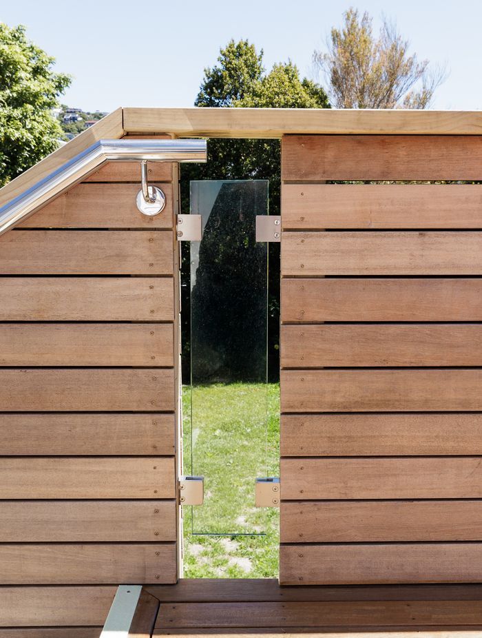 The handrail was custom made, alongside the glass balustrade inserts.