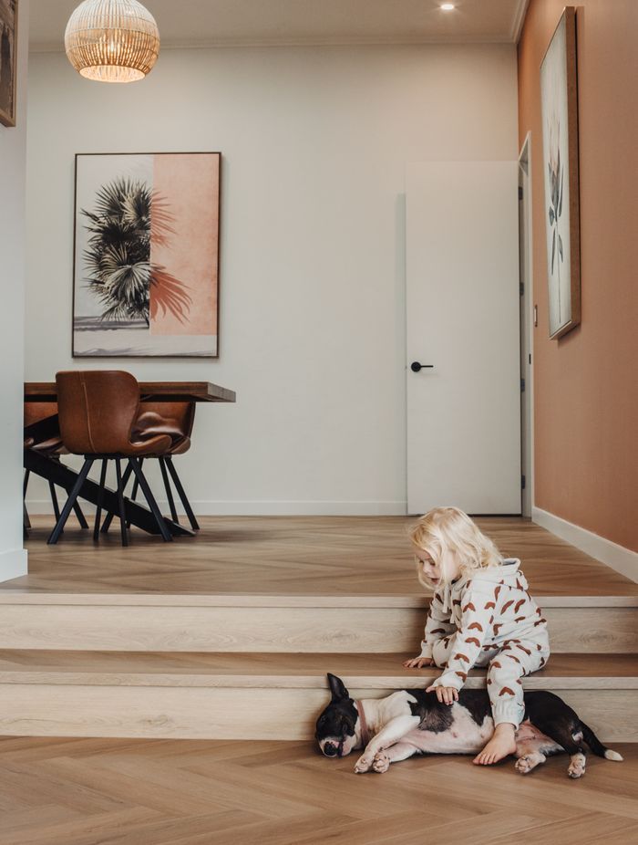 With the look and feel of genuine oiled oak, DuracoreSilent appears to be an authentic timber floor — yet there’s no timber in the product at all.