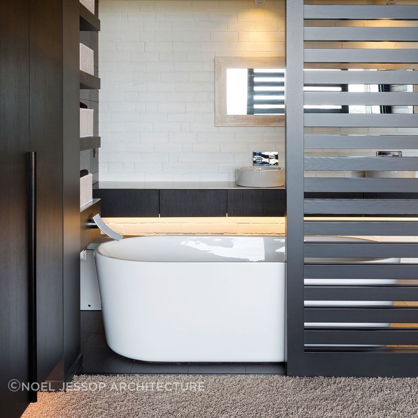 Black-on-white-home-waikato-bathroom.jpg