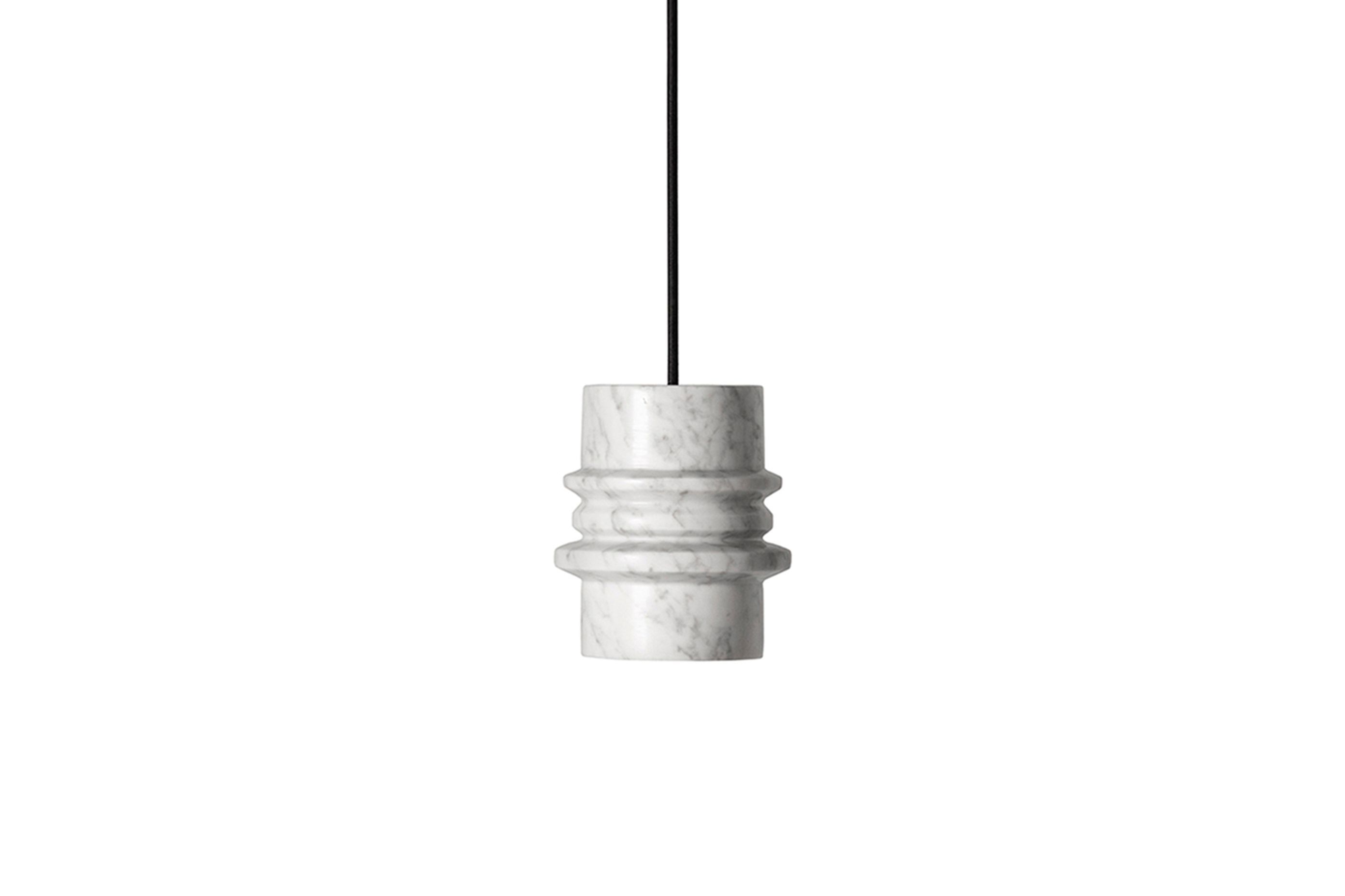 Circle pendant in marble by Remodern