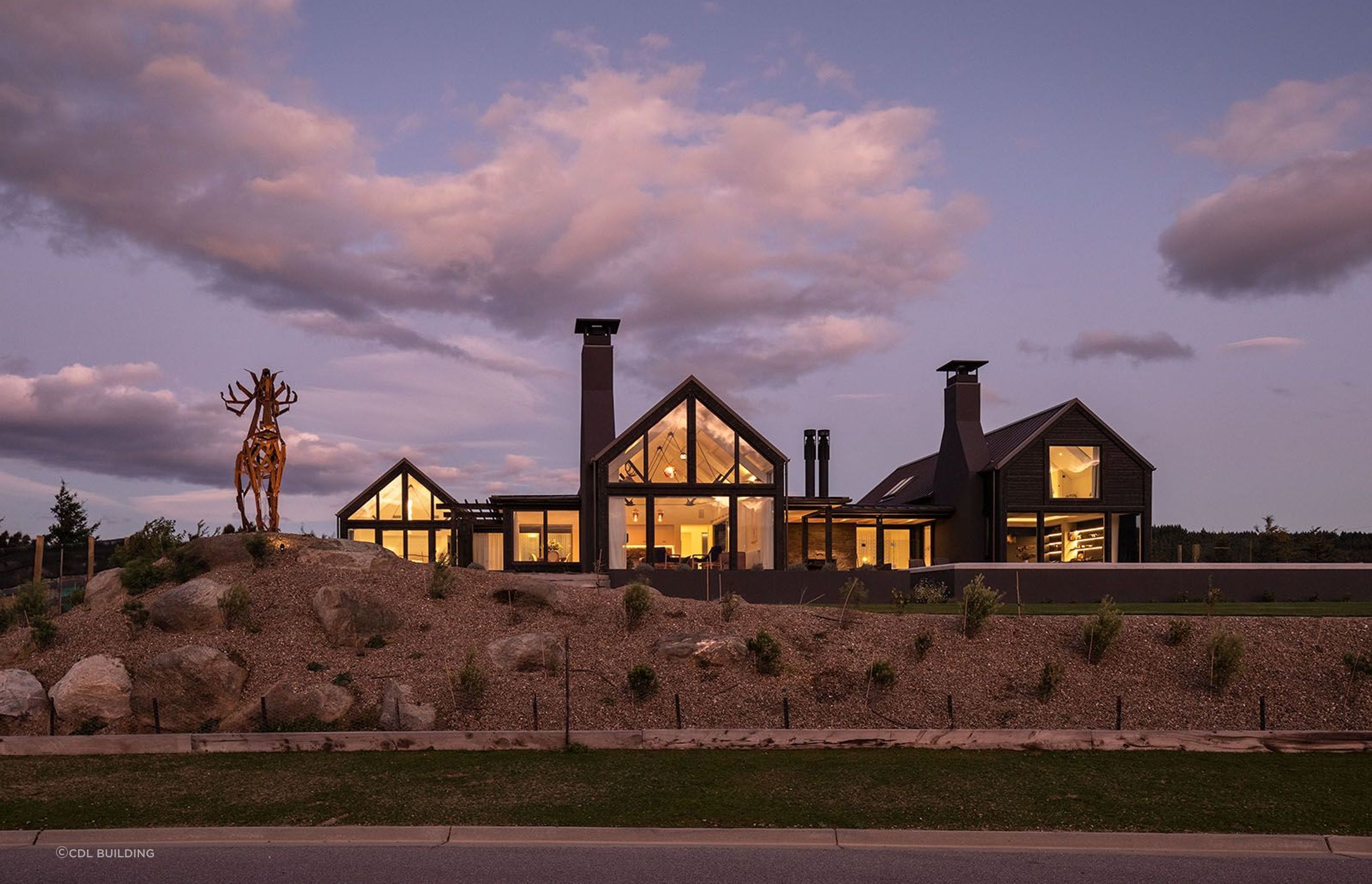 The impressive kerbside view of Mt Gold House with a sculptural cameo. | Photography: Simon Devitt