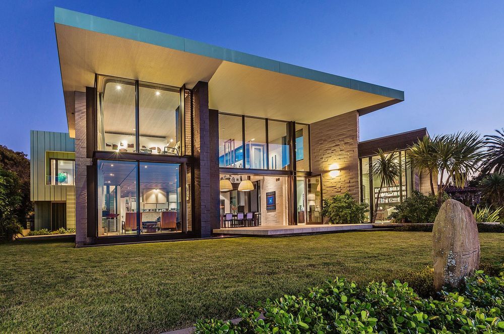 A work of art, housing many works of art — The Clifftop House in Hobson Bay